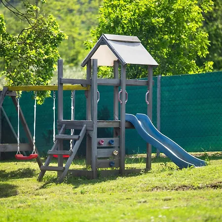 Poimon Semesterbostad Pićan